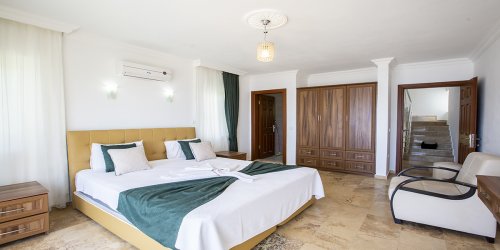 Villa Juliet D-420.jpg-thumb