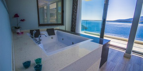 Villa Blue Butterfly-8eadeeb823.jpg-thumb