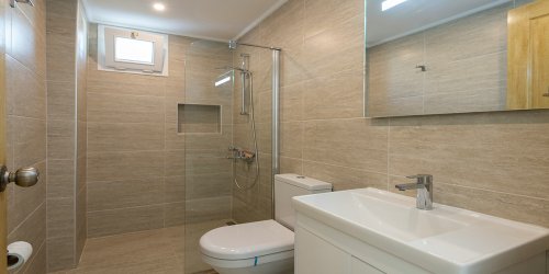 Villa Caretta-Bedroom2_Bath.jpg-thumb