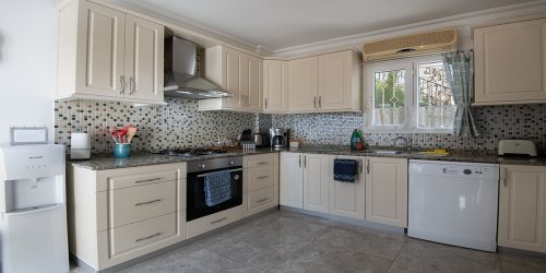 Villa Caretta-Kitchen1.jpg-thumb