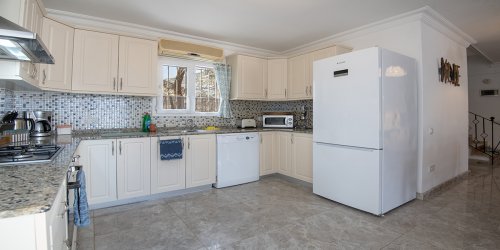 Villa Caretta-Kitchen2.jpg-thumb